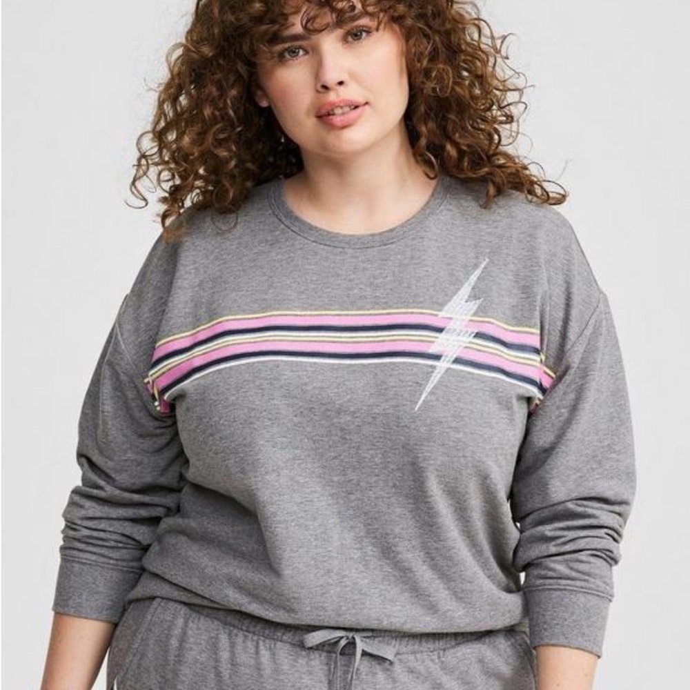 Torrid Super Soft Gray Fleece Drop Shoulder Sweatshirt Size 6 (30)